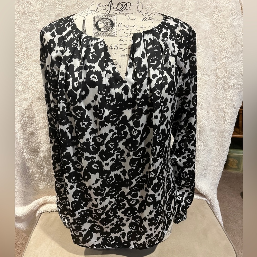 Women’s silky XL long sleeved black and white blouse